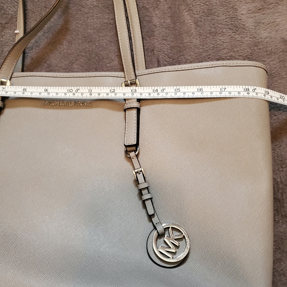 Large Michael Kors Purse - Picture 13 of 15